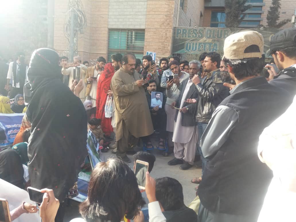 SeemaBaluch's tweet photo. A huge crowd has joined the Rally for Baloch Missing Persons. People are appealing the state that if our brother,father or son is guilty then bring them in courts.#SaveShabirBaloch #SaveBalochMissingPersons https://t.co/QkObviHavn