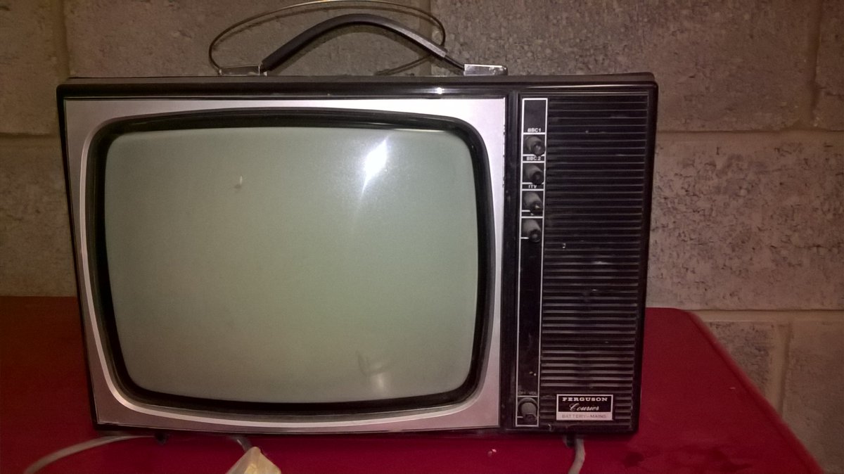 BookYourService's tweet photo. Ml Showing my age now 😁  remember these?? Not much choice was there, Beeb 1, Beeb 2 or..... ITV hey, wait.. If u pushed two together, white noise 😁😁😁 https://t.co/1tpY3z3BoH