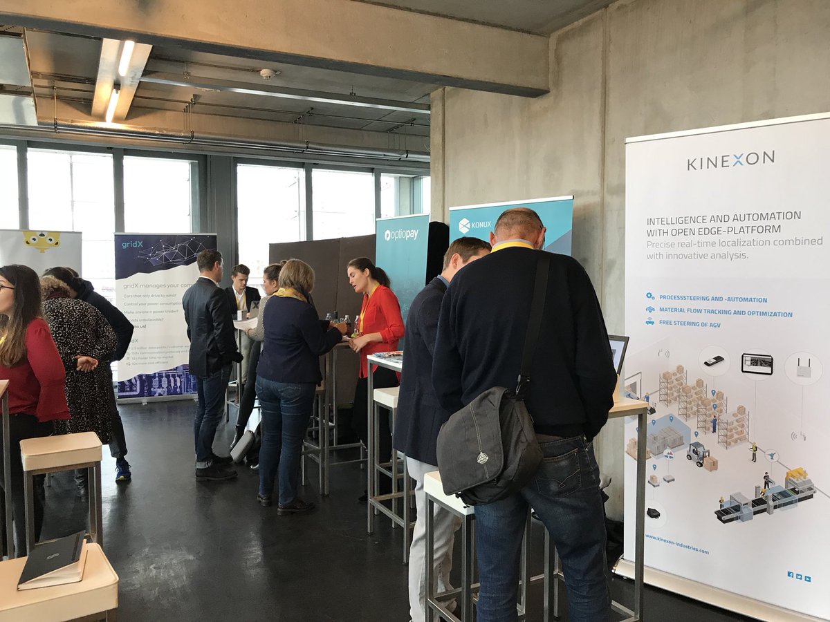 Bitkom_Startup's tweet photo. In der #nkfsummit Startup-Area trifft man natürlich wieder auf eine Get Starteds: Hallo @kinexon @OptioPay @StackFuelHQ @ViveliaDE @solvemate_HQ @ScoolioApp etc. 👋 https://t.co/LKHZ7i8StY