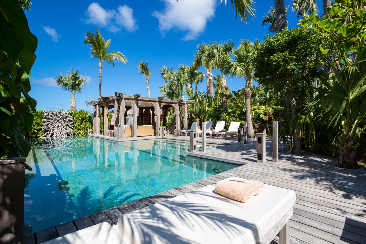 ultravilla's tweet photo. In search for a last minute home for the holidays? If you're looking for the #perfectpad for #Thanksgiving, #Christmas or #NewYear, we might just have it here... #villa #chalet #apartment #vienna #morzine #florence #oxford #stbarth #jamaica #barbados #algave #capetown https://t.co/MUEEPfMlSO