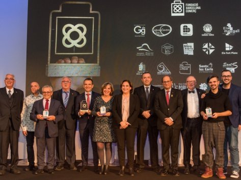 BizarreBCN's tweet photo. Barcelona Comerç @eixosbcn ha premiat @BizarreBCN "per la seva visió de negoci, adaptat a les noves tendències del consumidor; i per la seva iniciativa d’integrar els valors de treball en equip i de cooperació en una proposta atractiva". #PremisEixosBCN https://t.co/oiHipj8SCU https://t.co/HO3GttryyS