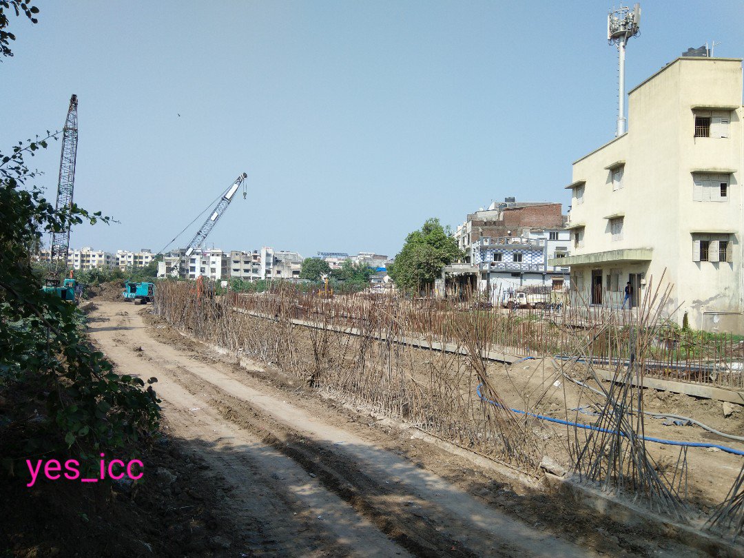 DevelopedSurat's tweet photo. #3km_Long_Four_Lane_Road on #Khadi @ #Puna - #Karanj to #APMC market #Dumbhal along with #Aai_Mata_Road
#3km_લાંબો
#4_લેન_રોડ_ખાડીની_ઉપર બની રહ્યો છે #DRWorld ની પાછળ
as #Re_Development & #Re_Construction on #Koyali_khadi #VarachhaZone #Surat #yes_icc Clicked by #FenilThakkar https://t.co/HwC89jF0KY