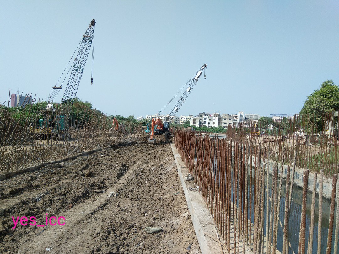 DevelopedSurat's tweet photo. #3km_Long_Four_Lane_Road on #Khadi @ #Puna - #Karanj to #APMC market #Dumbhal along with #Aai_Mata_Road
#3km_લાંબો
#4_લેન_રોડ_ખાડીની_ઉપર બની રહ્યો છે #DRWorld ની પાછળ
as #Re_Development & #Re_Construction on #Koyali_khadi #VarachhaZone #Surat #yes_icc Clicked by #FenilThakkar https://t.co/HwC89jF0KY