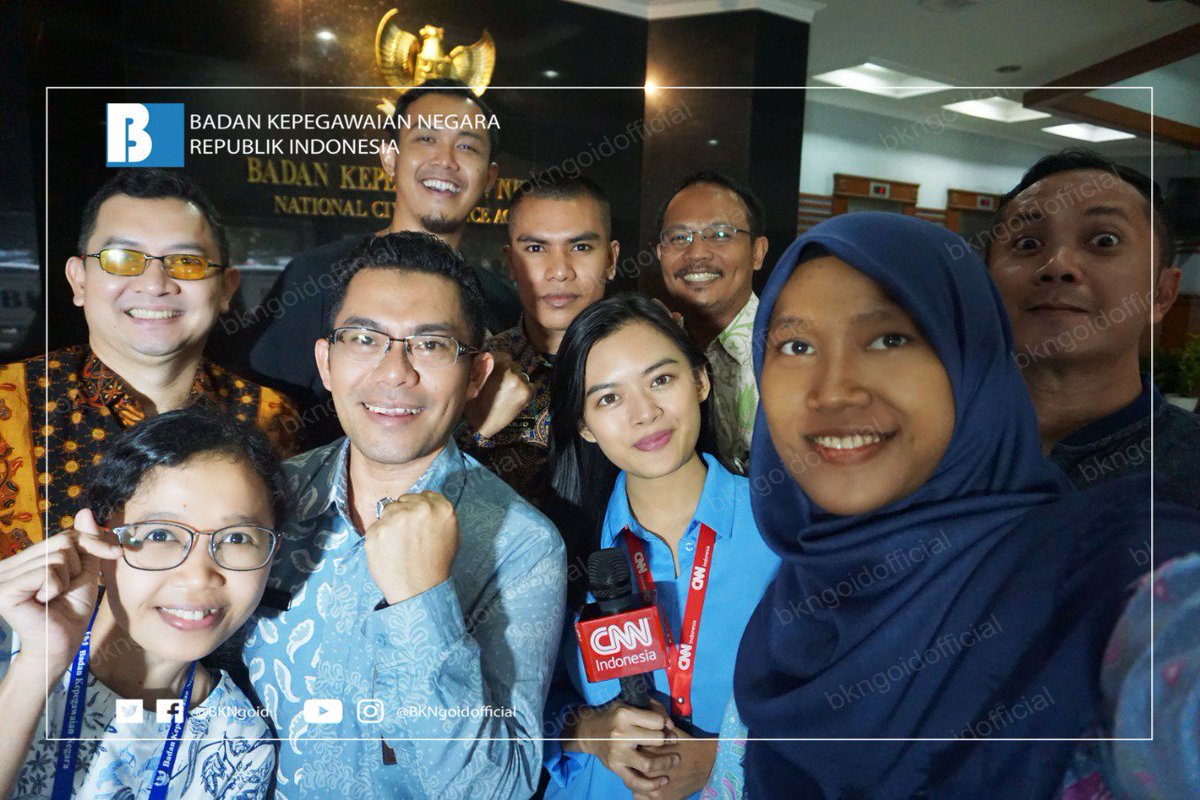 BKNgoid's tweet photo. "Lowongan formasi tetap diisi atau dibiarkan kosong?"

Di balik live streaming dengan Karo Humas BKN menyikapi fenomena PG SKD CPNS tahun ini. 

For further information watching on @CNNIDdaily  

Ini bukan endorse, serius 😉 https://t.co/CK8aaNbSQ3