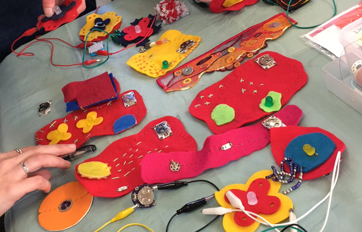 knowlewestmedia's tweet photo. This morning our staff, volunteers &amp; residents in the Network for Creative Enterprise are @kwmcthefactory learning about circuits, etextiles &amp; sensors with Annie Lywood from @EStitchesBris #lovetomake #sewing #craft #electronics https://t.co/MhEhEFja9J