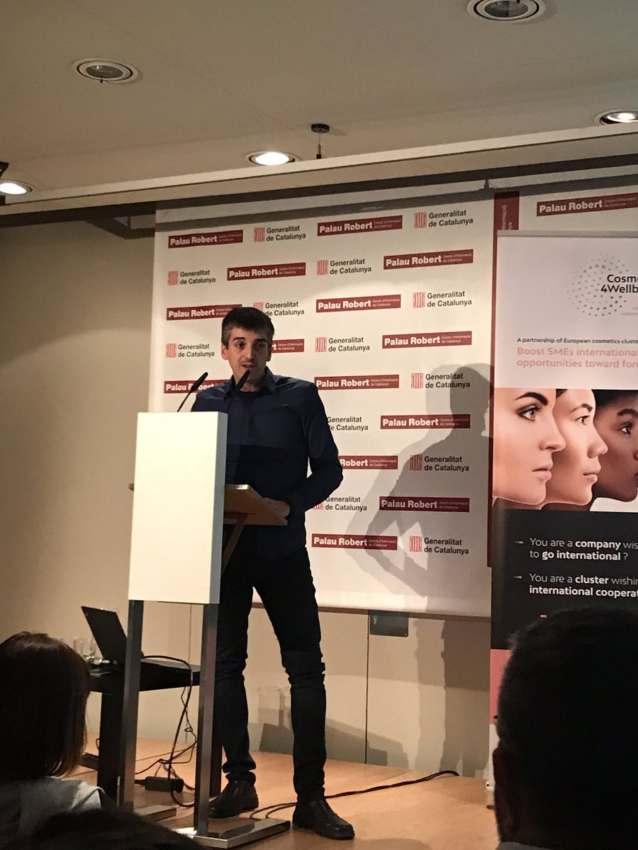 Asderco's tweet photo. Interesante charla del @bclusterbcn sobre datos de mercado en #skincare y #cosmetics https://t.co/S4sy0M6Yf4