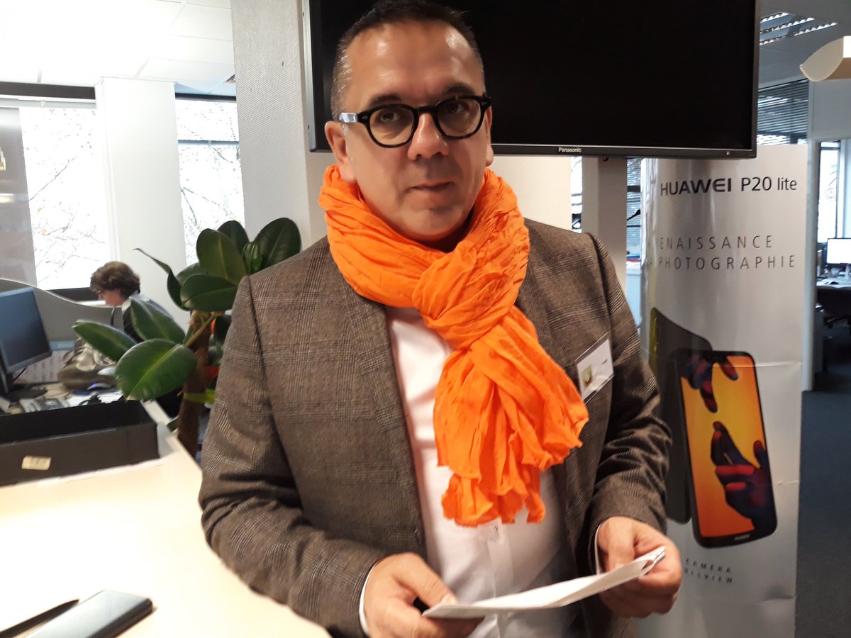 JoCavy1's tweet photo. Parce que nos clients sont au coeur notre action au quotidien, @pelletierjuar @CyrilleHenniaux @FreddyHuguet mobilisés pour accompagner les conseillers @OrangeNormandie cc @bdesaintaubin https://t.co/9YfqE7JvHY