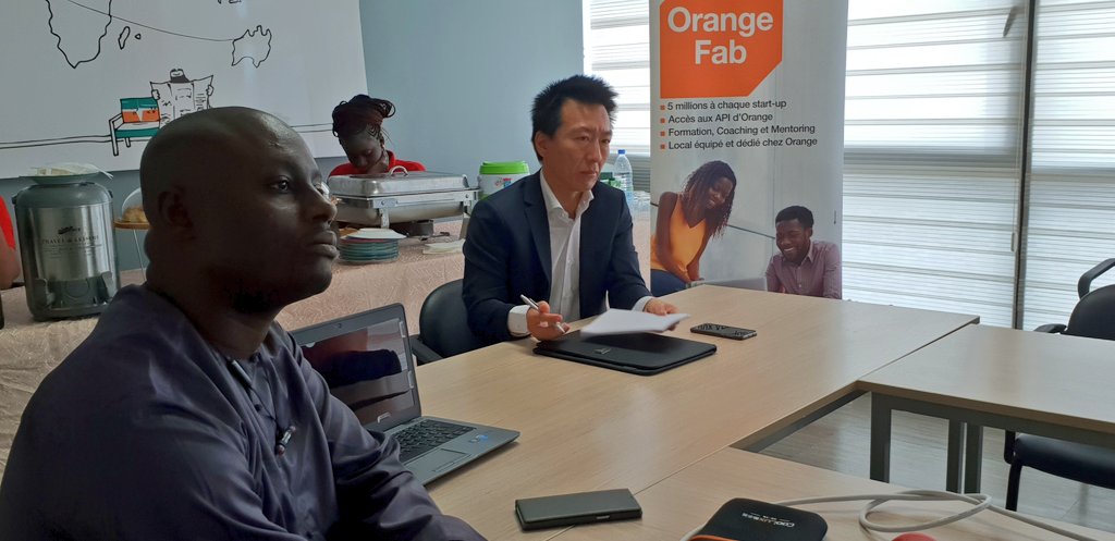 orangestartupst's tweet photo. #MentorDay avec M. Olivier FURDELLE directeur de @TerangaCapital. Présentations et échanges avec les #startup. @sdrame @Momez13 @cheikhtidiane @obs_senegal @orange_sn @GroupeSonatel @OrangeFabFr #Senegal #kebetu #Dakaractu #innovation #pitch #accelerator #Entrepreneur. https://t.co/X12zoxroi4