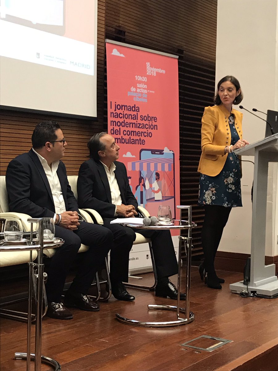 toniquintana's tweet photo. En la I jornada nacional sobre modernizacion del comercio ambulante en el Ayuntamiento de #Madrid, escuchando al representante de la @fempcomunica @Josep_Cabanes y a la ministra @MarotoReyes https://t.co/jXVIoV6Ian