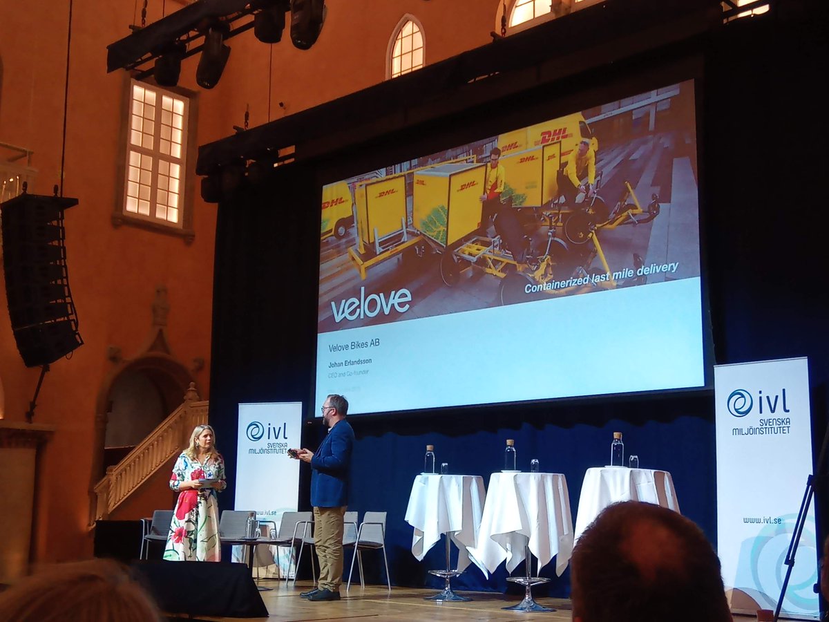 Johan Erlandsson <a href="/Velovebikes/">Velove</a> berättar rappt &amp; inspirerande om containeriserad citylogistik på #hållbaratransporter som i kombination md lastcykel får bättre framkomlighet->ger ökad produktivitet->trivsammare stad. I Holland, Norge &amp; Tyskland satsas på omlastninghubbar. #ivlhåt