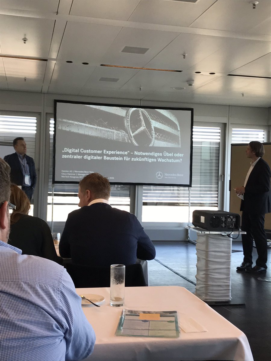 smunko's tweet photo. Jetzt Claus Hammer zum Thema „Digital Customer Experience“ #martech18 #Marketing https://t.co/oz4ioNPw8p