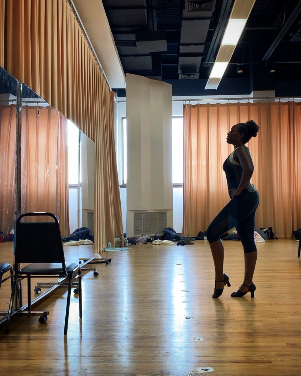 Crystal_LP's tweet photo. ...once more from the top. #ah5678 #JoAnnHunter #choreo #thursday #rehearsal #grind #actor #singer #dancer #bevel #boss #bringit #ArtistsAtWork #NewMusical
✨ᗩ ᔕIGᑎ Oᖴ TᕼE TIᗰEᔕ ✨
#CrystalLucasPerry is TᗩᑎYᗩ
@DelawareTheatre #PreviewsNov28th https://t.co/AFur0p6hDI