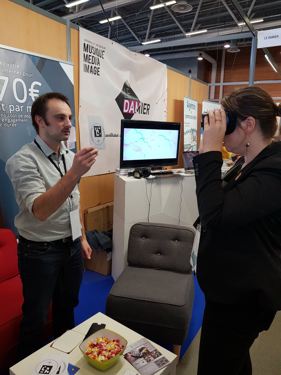 REOVIZ_FR's tweet photo. Osez le numérique ave REOVIZ sur le stand du @LE_DAMIER63 ! https://t.co/QK6PY5J6Yo