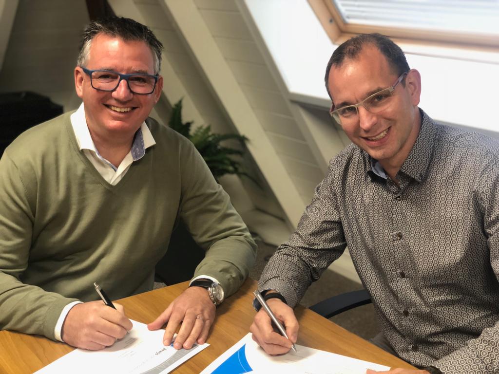 Schoon_AMC's tweet photo. Samen met @SeisoOirschot gaan we statushouders opleiden. Hiervoor ondertekenden we het convenant Statushouders Inclusief. Naast de opleidingen en trainingen gaan de statushouders stage lopen bij AMC Groep. https://t.co/YM4oEFBGrq https://t.co/aPOVXixHm9