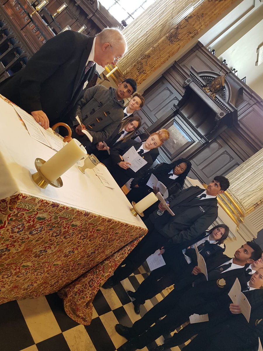 streetlyre's tweet photo. Now it's @StreetlyYr11's turn to focus on the altar- good REvision for your mock @StreetlyAcademy #GCSERE #ChristianPractices #StreetlySED https://t.co/6sYGb4UWIY