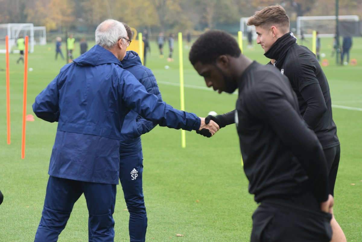 FulhamFC's tweet photo. 😃🤝
#WelcomeClaudio https://t.co/TiXw3OgcoK