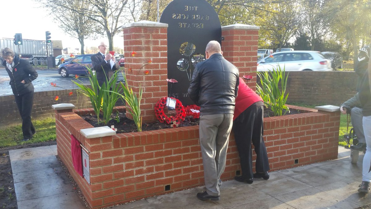 andy_giblin1's tweet photo. Pleasure to donate our services and be a part of #RemembranceSunday at Pontefract Barracks with the unveiling of the new Memorial to commemorate #Remembrance100 #LestWeForget @Hort_Sodexo @JamesLloyd99 @AlexMcLauchlan1 @gazbackhouse @jimgafarillos1 @WDHupdate https://t.co/BE8Za9M1tr