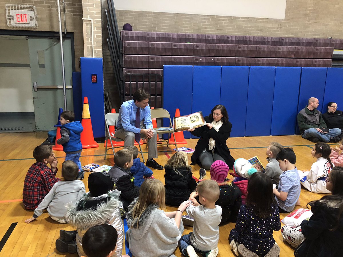 Thank you to Mr Woodard and Ms Goldman for treating our students to a wonderful story time!