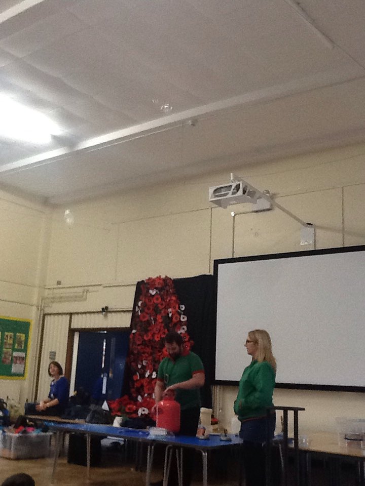 CoedGlas2021's tweet photo. @CoedGlasSCI We're learning about gases and their density. https://t.co/QeE7JzL4Gd