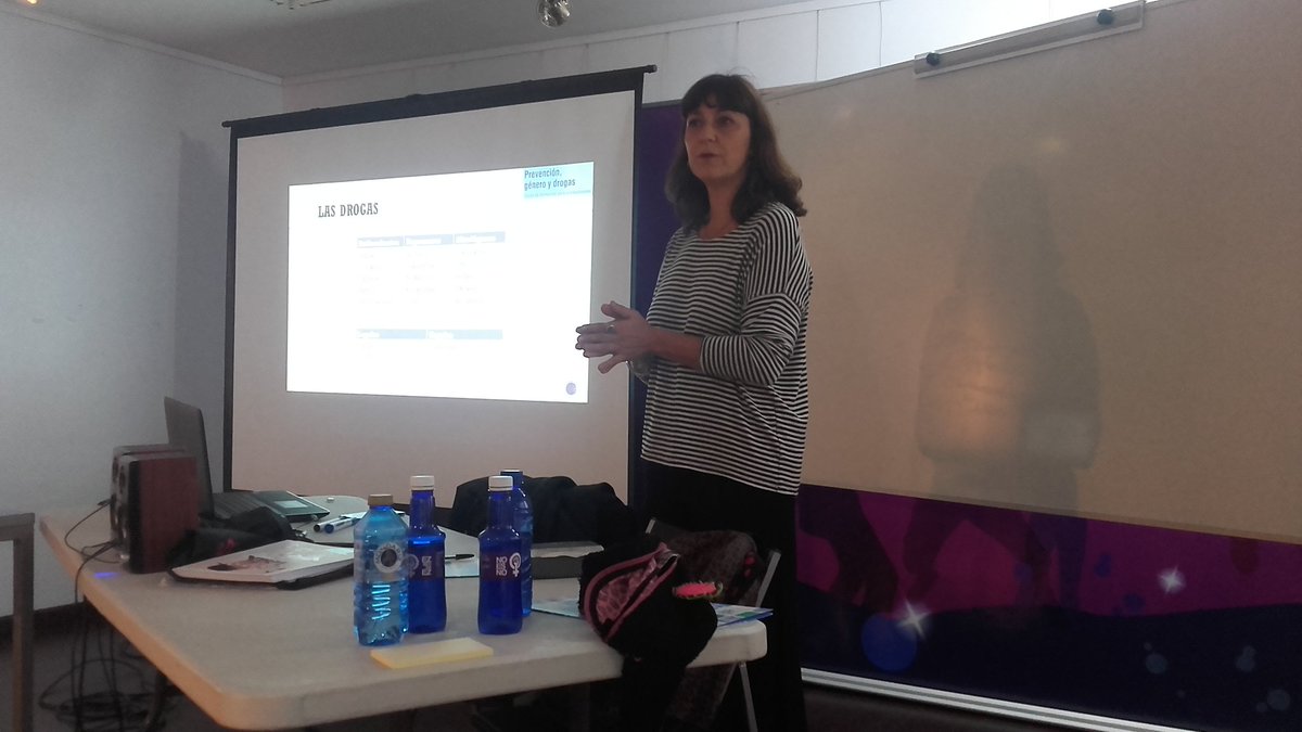 Malva_FSYC's tweet photo. En curso "Prevención, género y drogas" en Iruña / Pamplona. Hemos acabado la parte introductoria a teoría de género con @AnaBurgosG y ahora trabajamos la prevención y drogas con @mireiambros. ¡Un grupo estupendo y con mucho que aportar! https://t.co/RlR49rvGYb