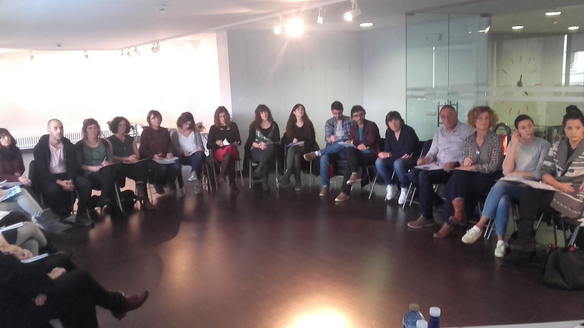 Malva_FSYC's tweet photo. En curso "Prevención, género y drogas" en Iruña / Pamplona. Hemos acabado la parte introductoria a teoría de género con @AnaBurgosG y ahora trabajamos la prevención y drogas con @mireiambros. ¡Un grupo estupendo y con mucho que aportar! https://t.co/RlR49rvGYb