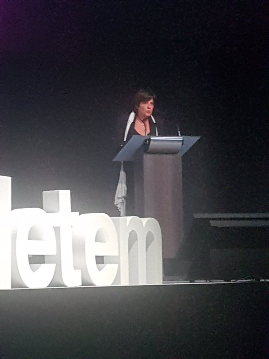 Ym78200's tweet image. #AdetemFactory C&apos;est partit pour la table ronde sur l&apos;engagement des marques sur les #réseauxsociaux .

On commence avec 2 chiffres :

80% des marques sont sur les réseaux sociaux
79% des internautes sont méfiants envers des marques