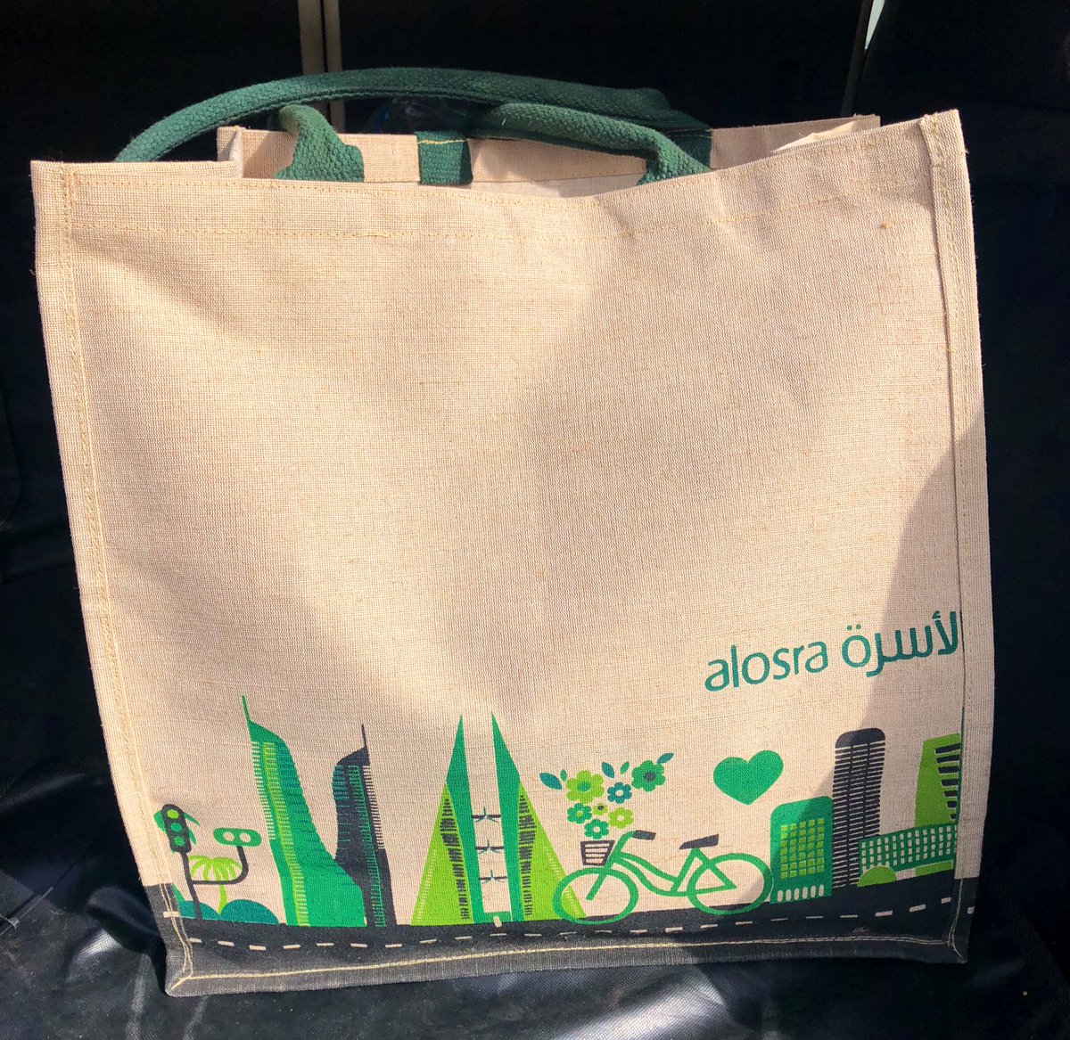 MPintoBarbosaCo's tweet photo. We are delighted to support our friends at AlOsra Supermarket in #Bahrain on this initiative. AlOsra alone uses 95,000 plastic bags per week and will go plastic free from November 18 for one week! Bring your own bags and #LetsBreakUpWithPlastic https://t.co/q7aMvtobTM