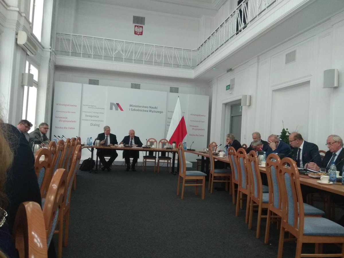 fwogonowski's tweet photo. Podczas dzisiejszego posiedzenia plenarnego Rady Głównej Nauki i Szkolnictwa Wyższego #RGNISW dyskutowaliśmy między innymi o sporcie akademickim. W dyskusji przypominałem o postulacie @psrporgpl dot. przywrócenia w ustawie dodatkowych 30 ECTS. @NAUKA_GOV_PL https://t.co/3mKXXT4cZN