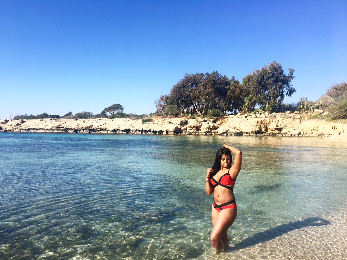 KomalRabadia's tweet photo. The most beautiful thing you can wear is confidence #cyprus2018 #onamission #ayianapa #artist #beaches #workhardplayhard #traveldiaries https://t.co/dkHfTKNe3R