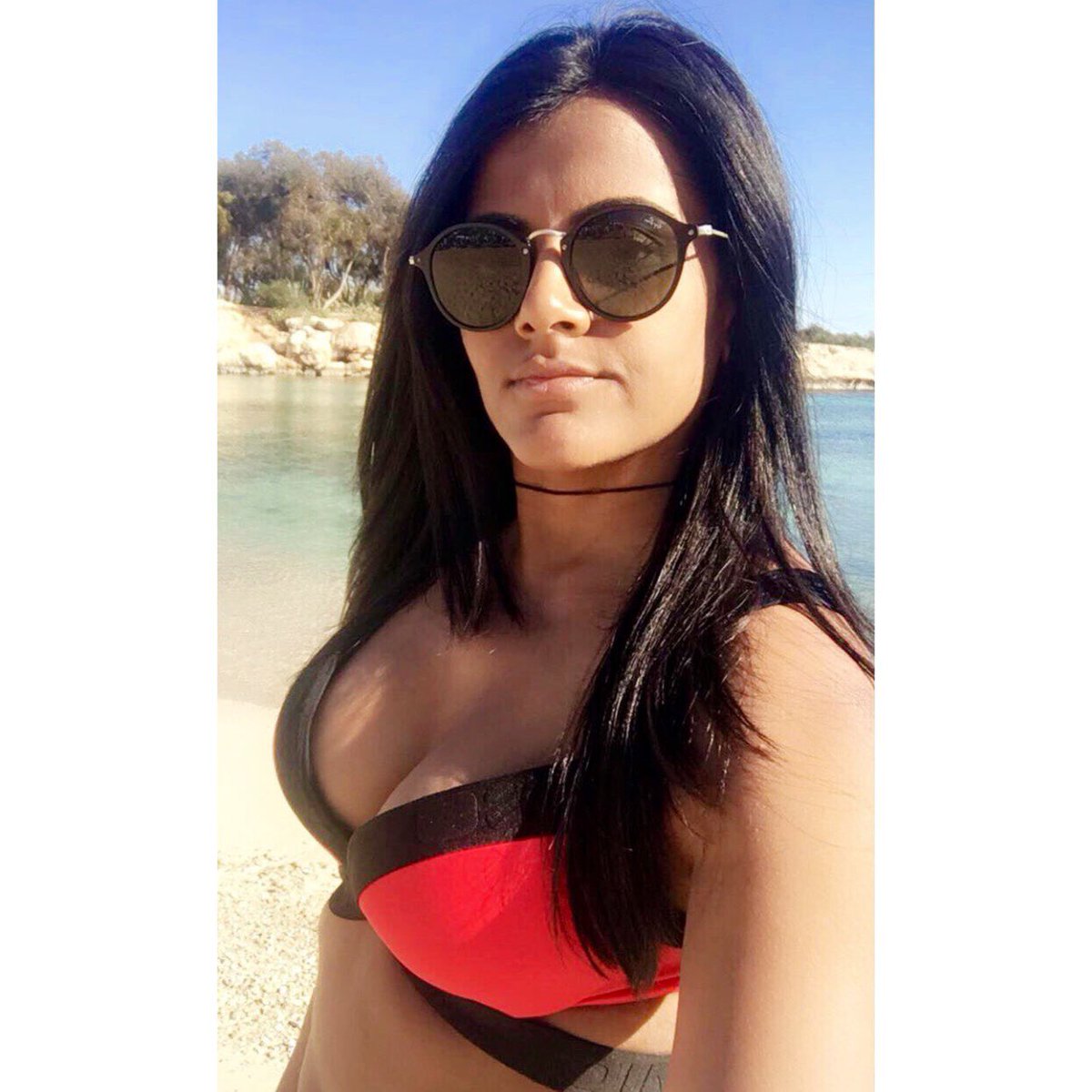 KomalRabadia's tweet photo. The most beautiful thing you can wear is confidence #cyprus2018 #onamission #ayianapa #artist #beaches #workhardplayhard #traveldiaries https://t.co/dkHfTKNe3R