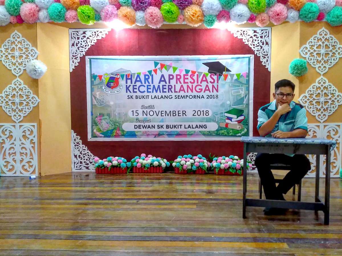 SyanShines's tweet photo. Majlis Apresiasi Kecemerlangan SK Bukit Lalang.
#penyampaianhadiah https://t.co/WIEMKxBsOU