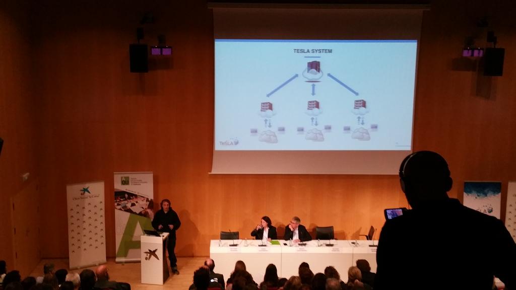 aqucatalunya's tweet photo. Xavi Baró de la @UOCuniversitat ens ensenya com funcionen els sistemes d'autenticació en línia a la jornada #TeSLAQuality https://t.co/q9k5Vv5k4F
