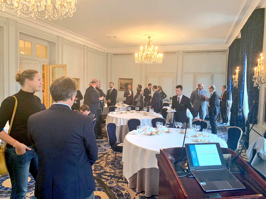 Salle comble pour notre déjeuner genevois autour de l'#ISR : Pourquoi arbitrer sur des solutions responsables ?