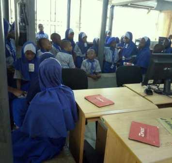Librarygovng's tweet photo. Students of Tovicas Global Academy, Dakwa, FCT on Excursion to our FCT Branch, Area 2 Garki Abuja on Wednesday 14th November, 2018.
#ReadershipPromotion #Reading #NationalLibraryNG https://t.co/qB0ofzRpTp