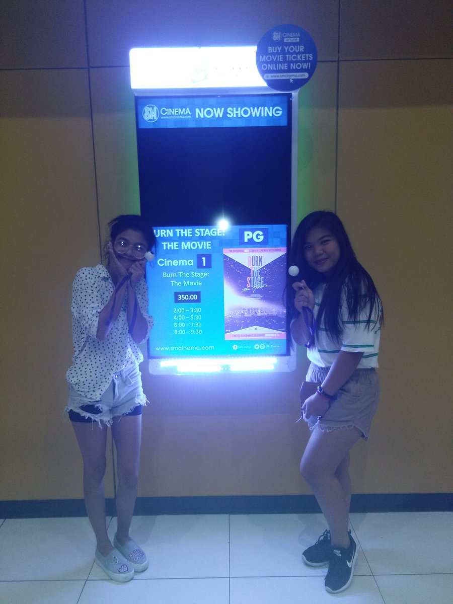 toXicc_me's tweet photo. I just want to thank to my co-fam who lend us their customize army bomb. It's so cute. Thank you!!!! @BTS_twt 💜💜💜💜🇵🇭
#TeamCalamba
 #BurnTheStageTheMovie
p.s my friend is an exo-l and she supported me watching the movie, and she said it was fun!!!! https://t.co/erjxfrZpKK