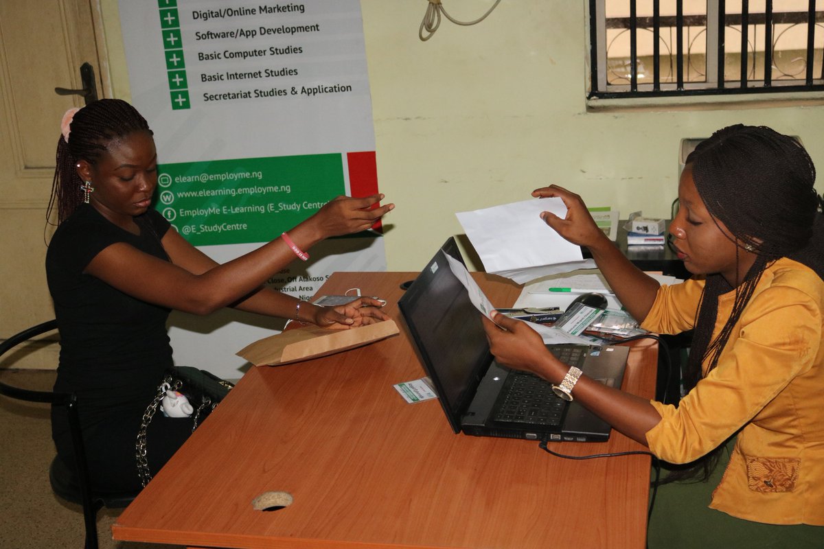 EmployMeNg's tweet photo. #DayOne
#CSS2018
#CustomerServiceSkill
#Training
Registration of participants. https://t.co/Zu1WNpZH41