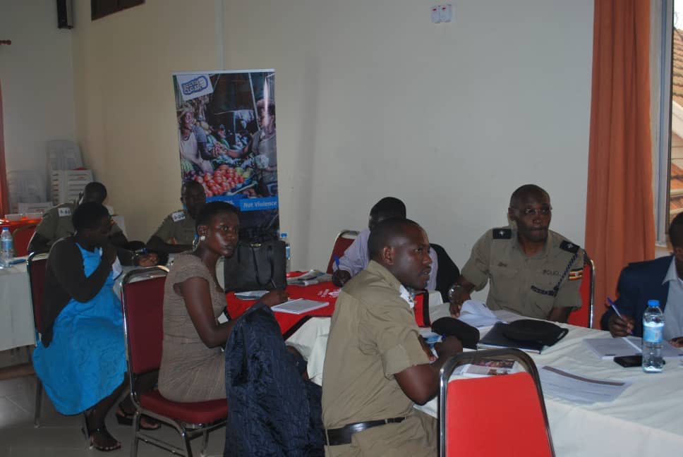 Jude_Mugabi's tweet image. Human rights &amp;amp; Preventing Violent Extremism is crucial in strengthening #SocialCohesionUG. @PoliceUg officers from Greater Ankole &amp;amp; Masaka region benefited from a training to combat crime &amp;amp; radicalization of youth #BeeraClear