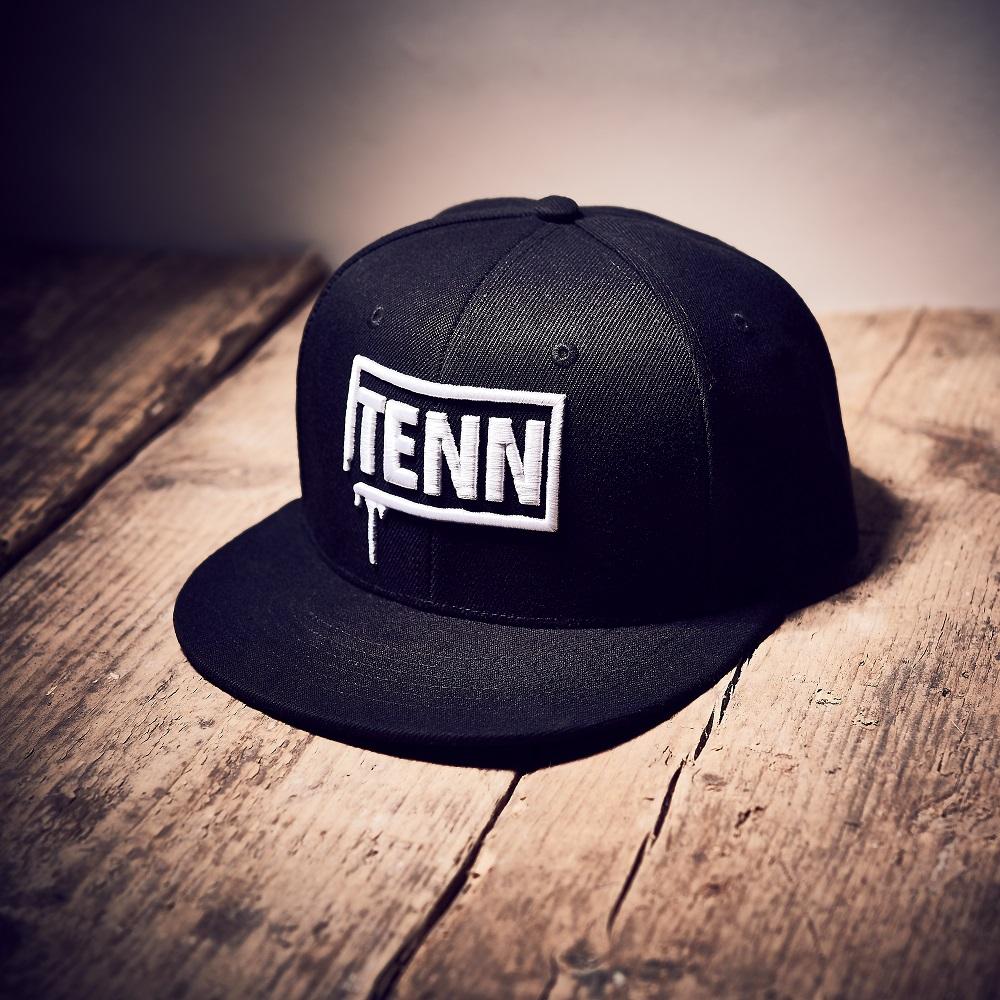 Tenn_Global's tweet photo. Tenn Graffiti Snapback Cap
Normally £10 NOW £4 in our Black Friday Event!

With an adjustable rear clip with 7 size settings for a perfect fit without slipping down, we love this cap – it is a great addition to our warm-up kit! 

#BlackFriday #Sale #Snapback #Cap #Cycling #MTB https://t.co/yvTXjtoS5j