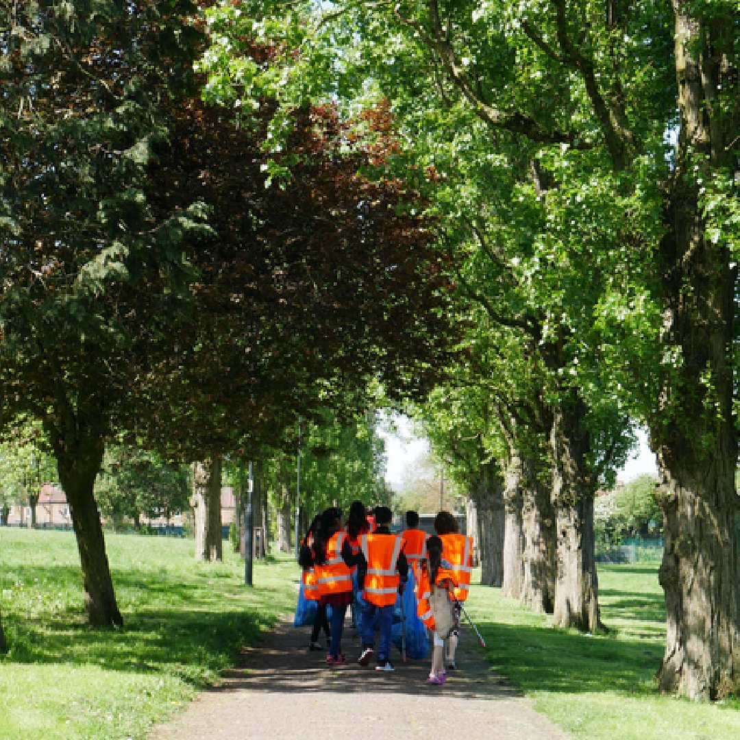 PFWembley's tweet photo. TODAY IS THE DAY!

With the help of @wcara.org.uk we are MAKING our #PLASTICFREEWEMBLEY message HEARD! So if you see any RESIDENT WEARING a FRIENDLY TOP, ask them how you can HELP Wembley GO #PLASTICFREE!

Another example of how #PlasticFreeWembley is helping the COMMUNITY! https://t.co/TeN2sr02aa