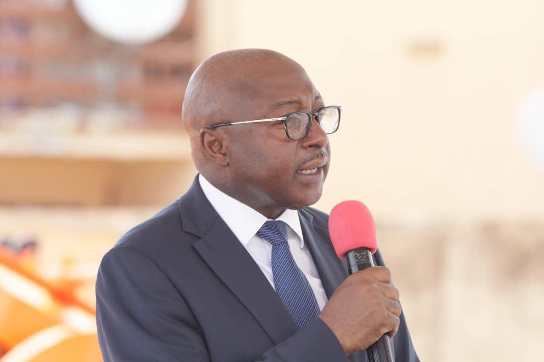 Lancement des travaux d'amélioration des conditions de circulation dans le Grand #Libreville par #COLAS . Visite du premier ministre @ISSOZENGONDET_E au quartier Nzeng Ayong derrière le stade. #ANGTI <a href="/ANGTGAB/">ANGT</a> #gabon <a href="/aLibreville_com/">aLibreville.com</a> <a href="/gabonmediatime/">Gabon Media Time</a>