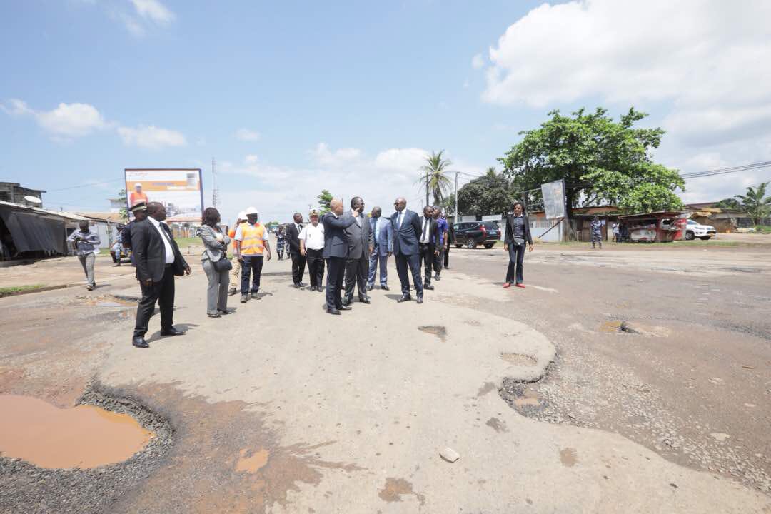 GADeveloppement's tweet photo. Lancement des travaux d'amélioration des conditions de circulation dans le Grand #Libreville par #COLAS . Visite du premier ministre @ISSOZENGONDET_E au quartier Nzeng Ayong derrière le stade. #ANGTI @ANGTGAB #gabon @aLibreville_com @gabonmediatime https://t.co/r73SZlS4zB