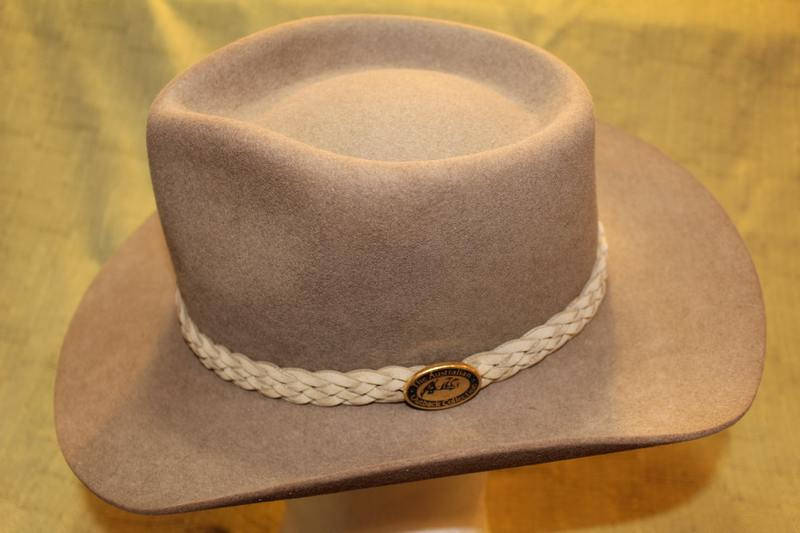 atticesoterica's tweet photo. Vintage Australian Outback Collection Jackeroo Taupe  Fur Felt  Western Men's Hat Braided Leather Hatband Size 57cm https://t.co/7aJINjAYxR #Etsy #Vintage #AtticEsoterica #OutbackHat https://t.co/Fqnp0V6KIP