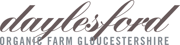 The Children will LOVE this Floral Art Workshop @daylesfordfarmthis December ow.ly/Pmqx30mAfgY