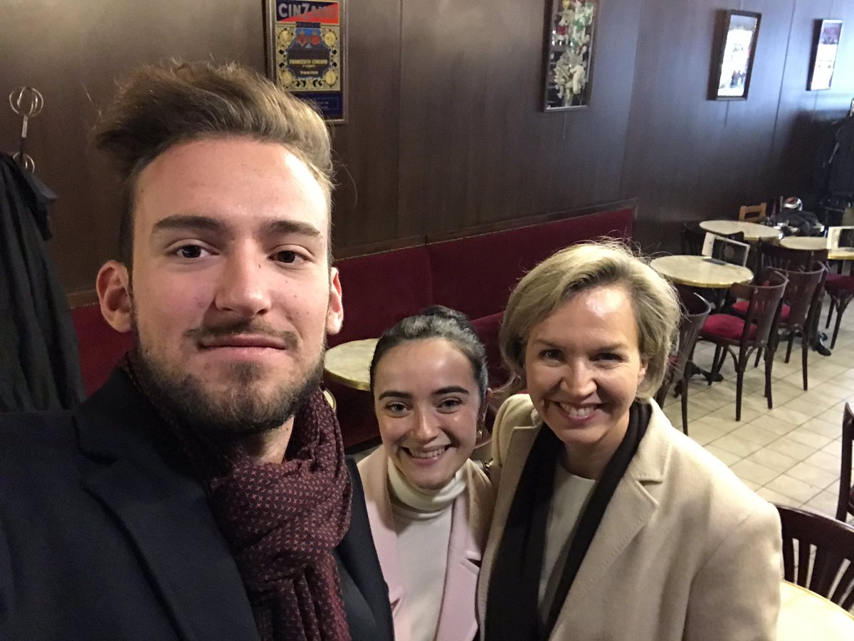MathieuPistre's tweet photo. Toujours un plaisir de revoir @VirginieCalmels le temps d’un café ! L’occasion de parler de son engagement, des jeunes, de #bordeaux ! 💪🏻#damedefaire #droitelib https://t.co/TYM9meRpiP
