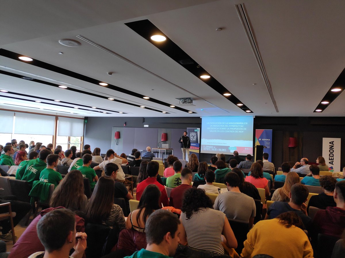 aedona_es's tweet photo. Acabamos el primer día de las II Jornadas de Deporte, Salud y Valores con la ponencia de @santiagoricomtz de @Elifit_pro que nos habla sobre la evolución de la maquinaria de fitness #aedona #jdsvaedona https://t.co/rG1OAAdTzl