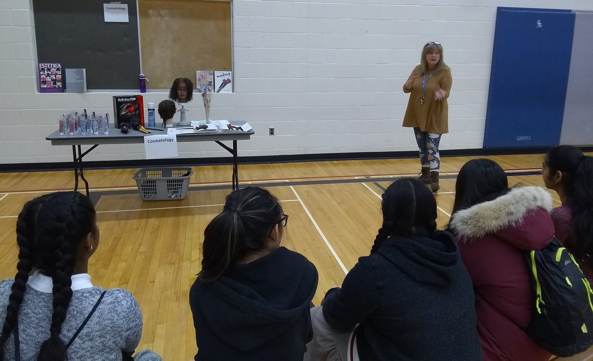 MlleRussell's tweet photo. Young women @WalnutGrovePS learning about skilled trades like carpentry, metalworking, and cosmetology, from women in the field. My favourite S reflection, showing powerful learning "I learned that girls can rule the world". #flightunit #flightForum @Peelsb https://t.co/lRmbZSjiMN