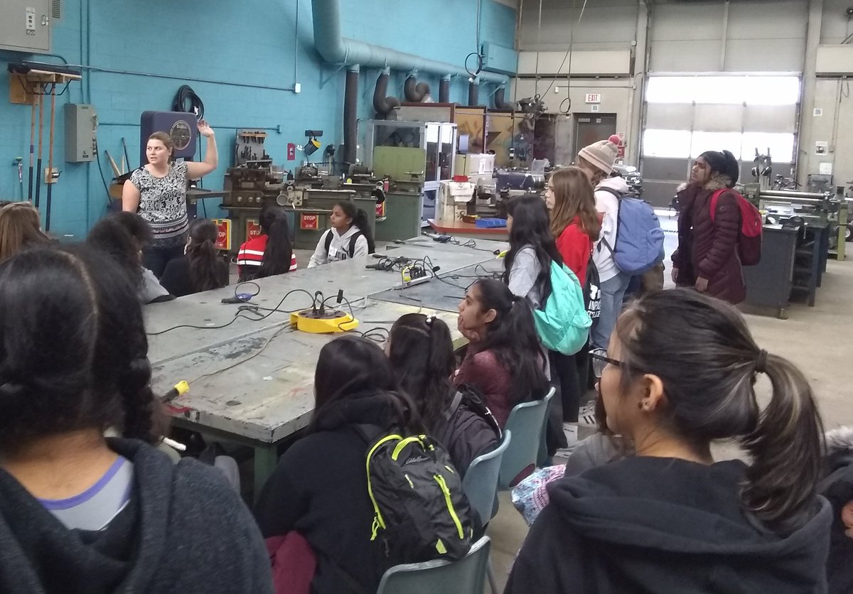 MlleRussell's tweet photo. Young women @WalnutGrovePS learning about skilled trades like carpentry, metalworking, and cosmetology, from women in the field. My favourite S reflection, showing powerful learning "I learned that girls can rule the world". #flightunit #flightForum @Peelsb https://t.co/lRmbZSjiMN