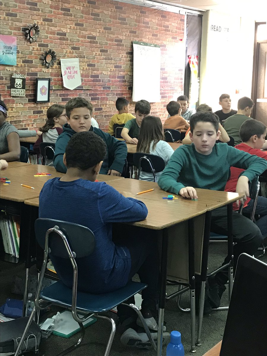 MrsZavalney's tweet photo. #thankfulgsd to have @ShannonSamulski model a lesson for our students today #modeldrawings https://t.co/hoM81lhUut