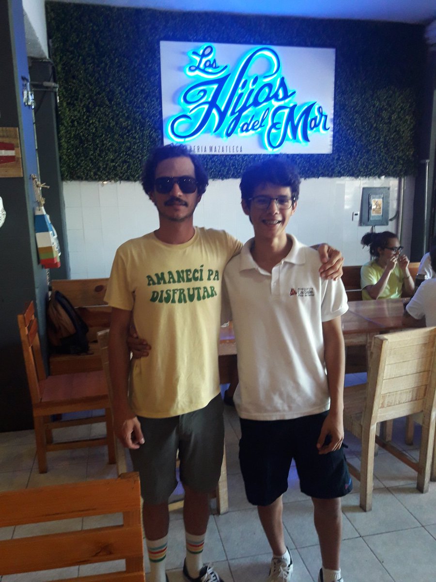 AlejandroWarner's tweet photo. Martes de Entrevistas y Convivencia con nuestro Compaye @elcaloncho despues de su show case en Playa del Carmen.
Gracias a los #HijosDelMar #LidoBeach #Prensa #TheFives #IguanaR #ThePublicPlace #AHCNetwork 😎 https://t.co/PjSf6SKEgy