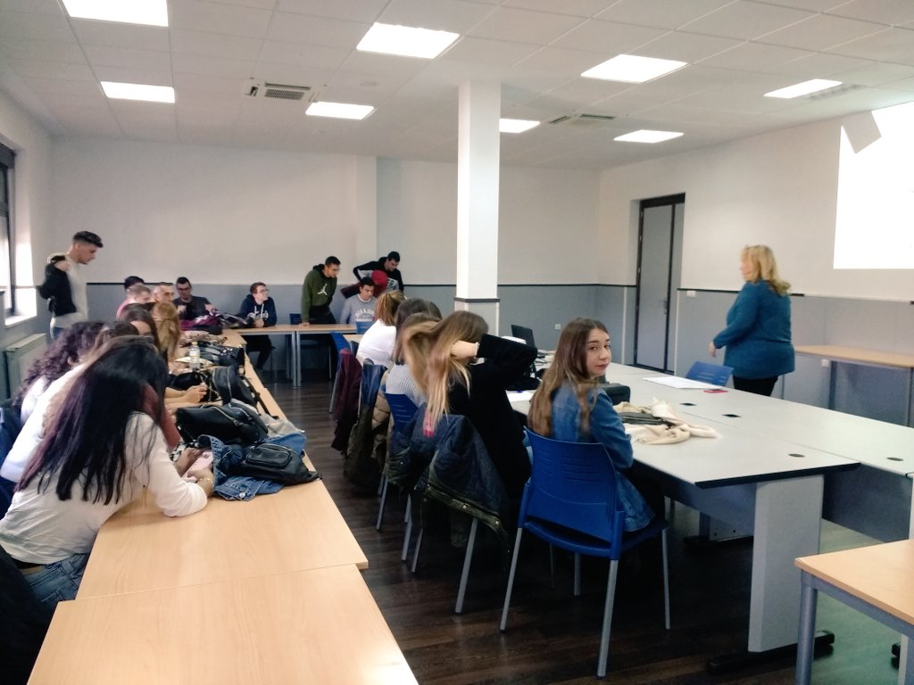 CulEmprendedora's tweet photo. En Cáceres en la primera sesión del alumnado #expertemprende hoy con @ConoceSLTrampal, #esprofesorhernandezpacheco, @IESJalama, CFMR de Navalmoral de la Mata, #iesvalledeljerte, @IES_FcoOrellana @Zurbarannav
Gracias por participar! https://t.co/YMup0moENF